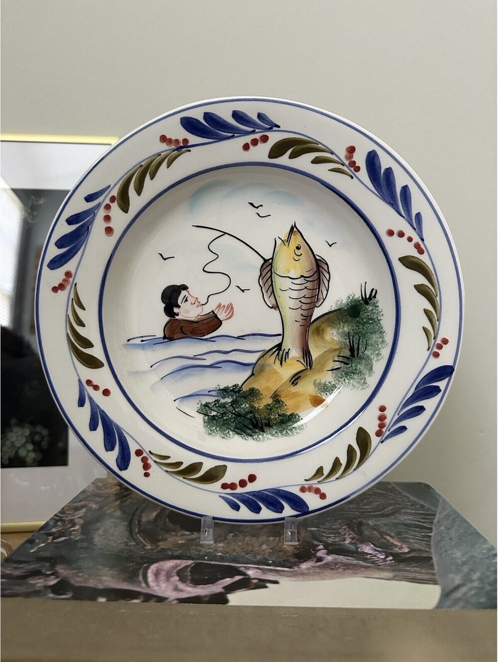 Whimsical Hand-Painted Vietri Upside Down World Decorative Wall Plate - Picture 1 of 4